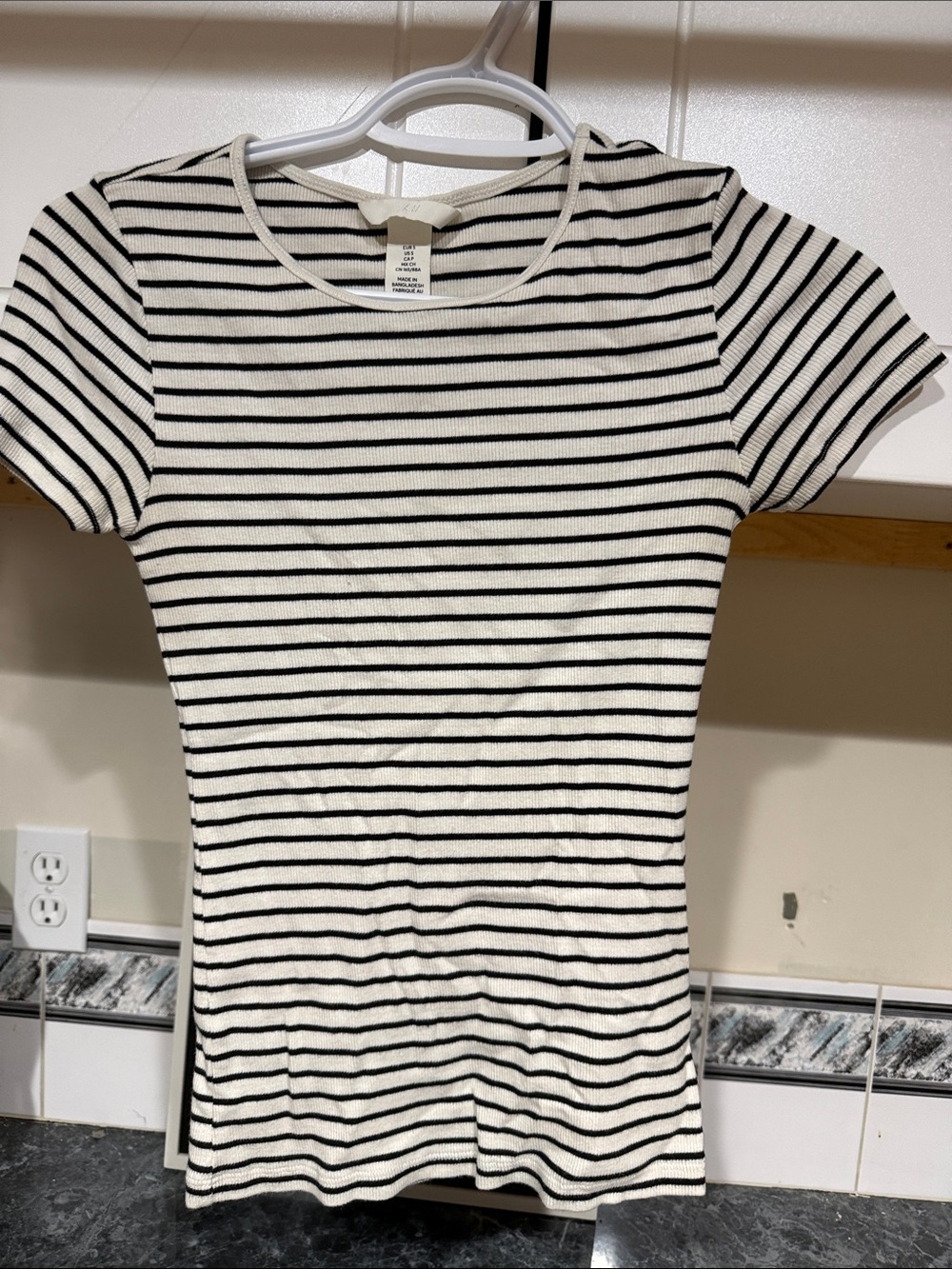 Women's H & M Black & White Striped Short-Sleeve Ribbed Tee